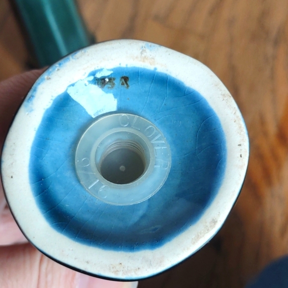 Vintage Pfaltzgraff Heritage Williamsburg Blue Green Salt and Pepper Shakers - Picture 3 of 5